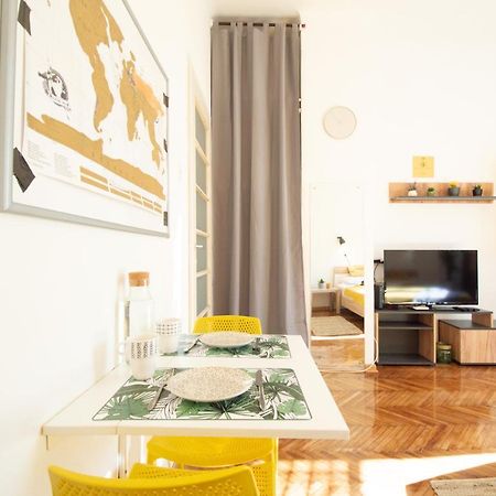 Pavla Papa Studio - Bright & Central Apartment โนวีซาด ภายนอก รูปภาพ