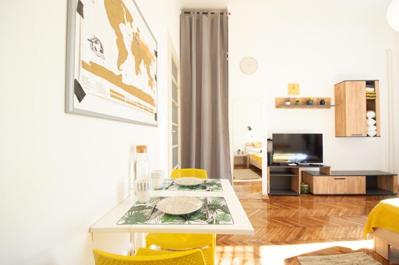 Pavla Papa Studio - Bright & Central Apartment โนวีซาด ภายนอก รูปภาพ