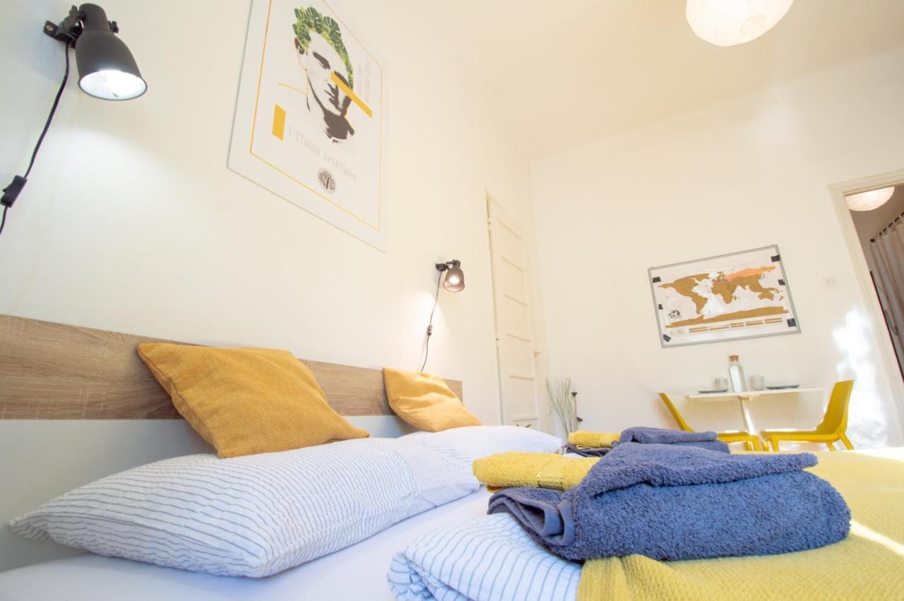 Pavla Papa Studio - Bright & Central Apartment โนวีซาด ภายนอก รูปภาพ